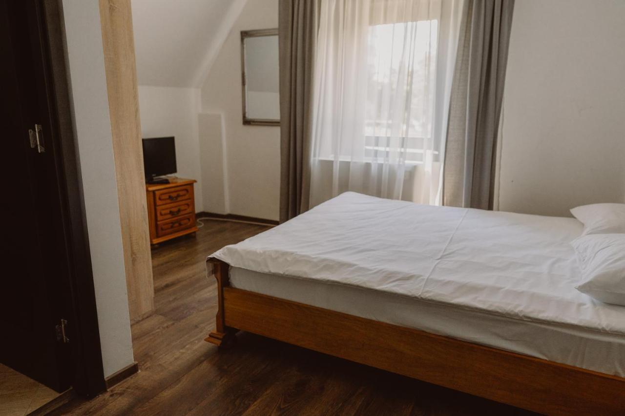 Vila Alsace Podu' Cu Lanturi Bacău Exterior foto